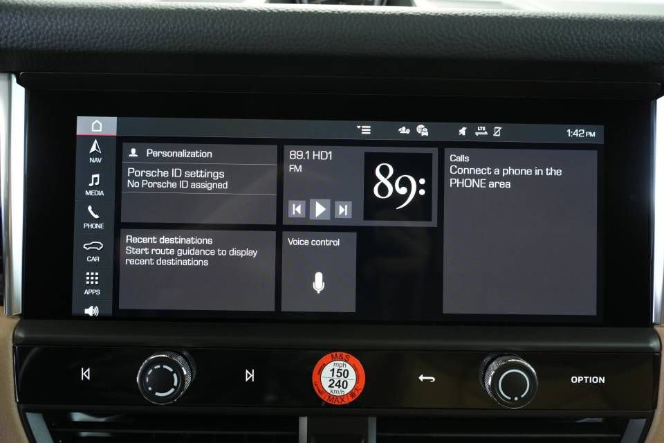Certified 2025 Porsche Macan AWD/4WD image 17