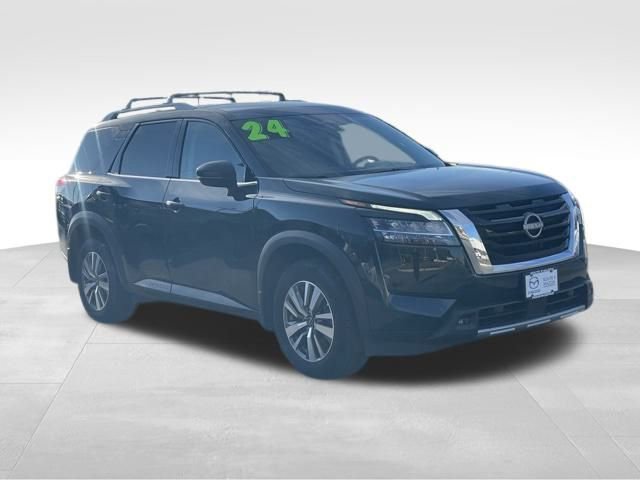 Used 2024 Nissan Pathfinder SL image 3