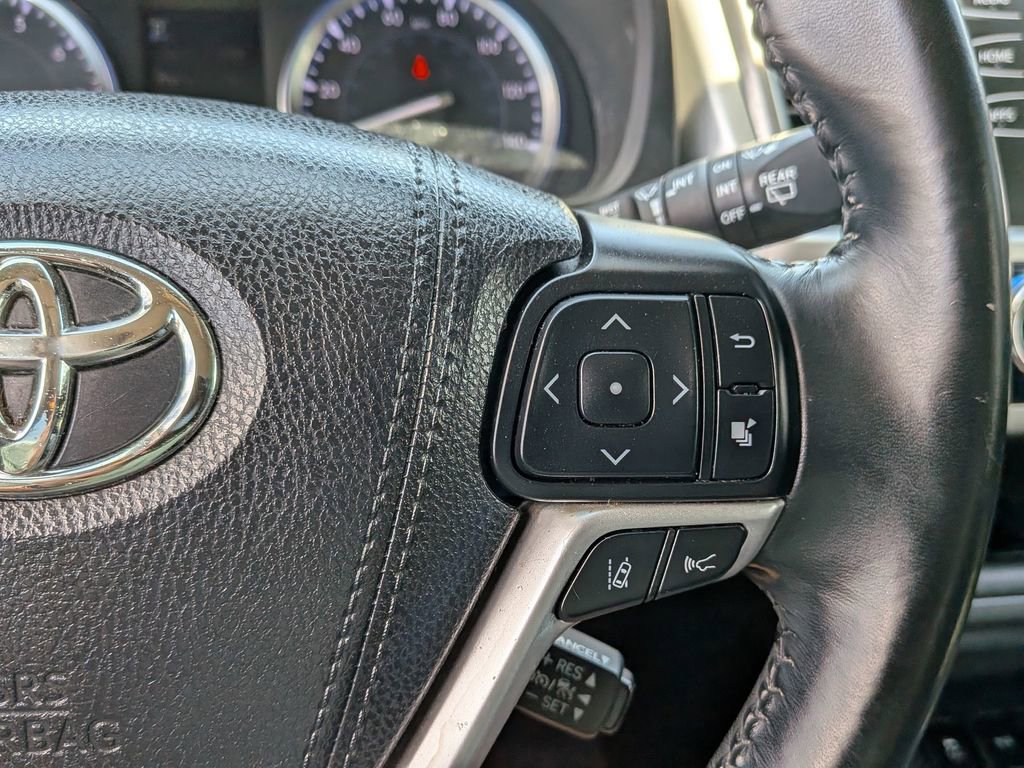 Used 2018 Toyota Highlander SE FWD image 19