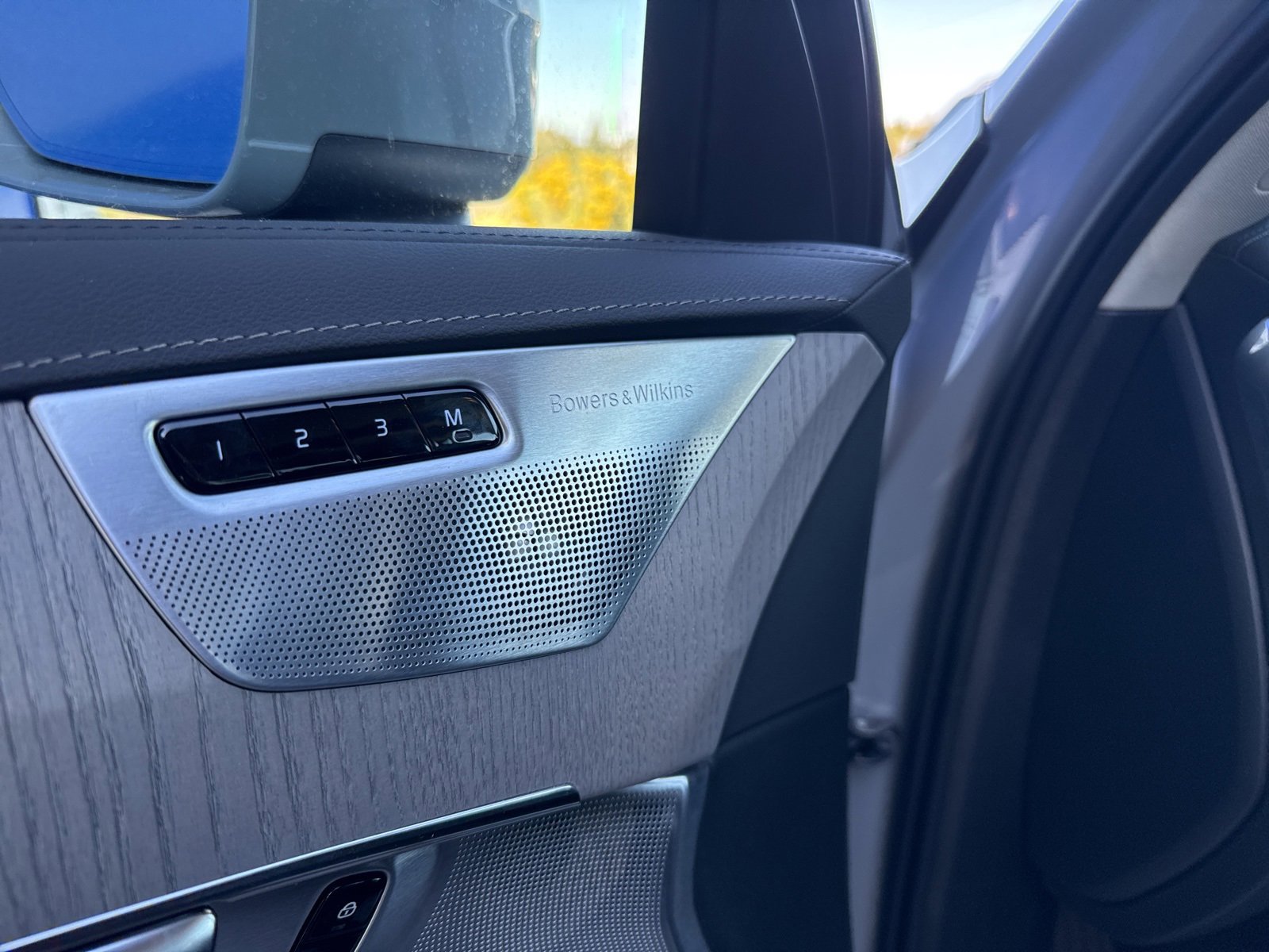 Certified 2025 Volvo XC90 B6 Ultra w/ Protection Package Premier image 24