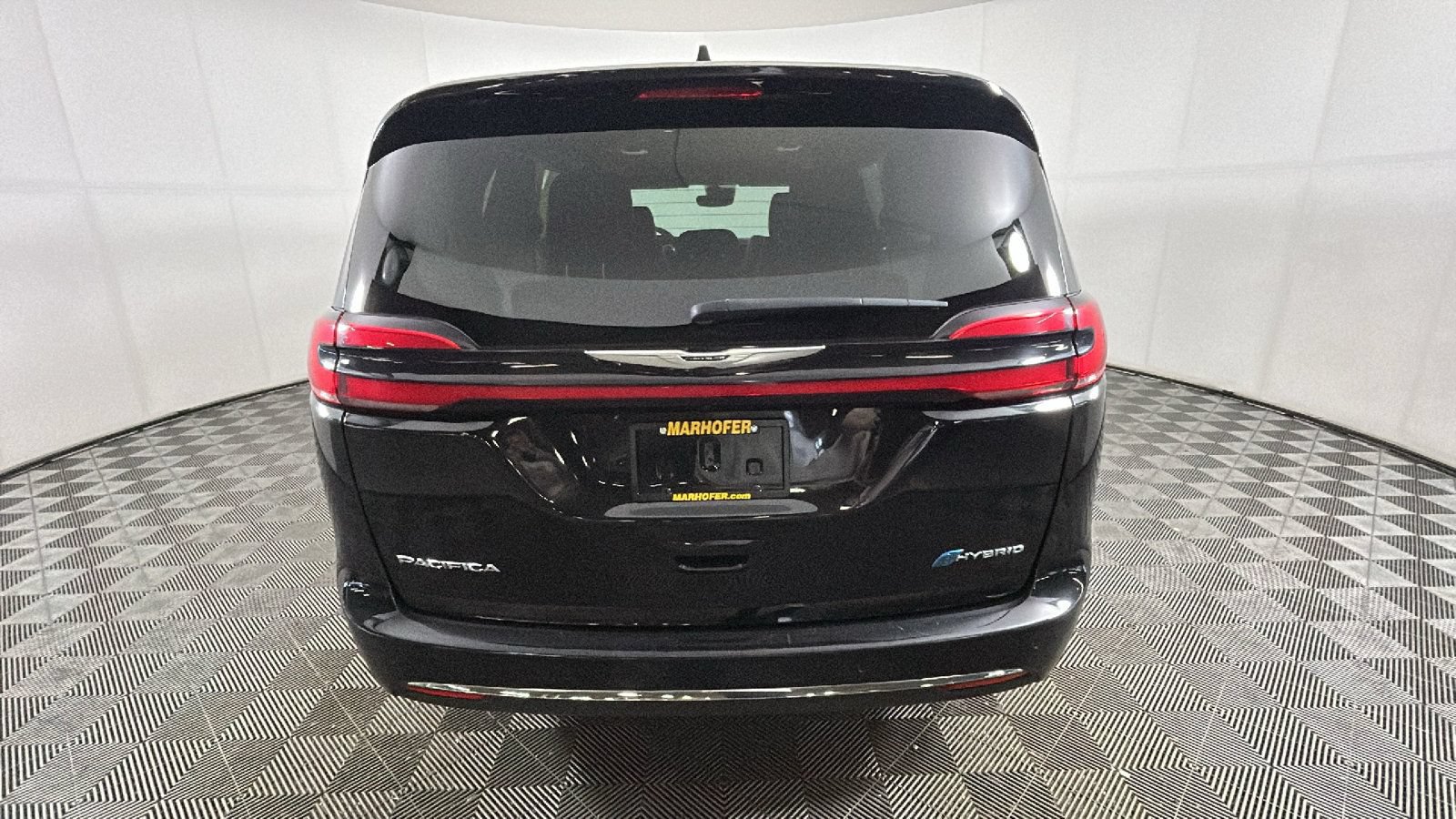 Used 2024 Chrysler Pacifica Limited FWD image 4