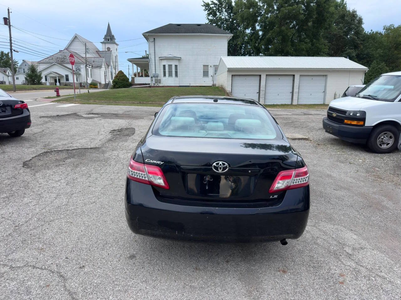 Used 2011 Toyota Camry LE FWD image 7