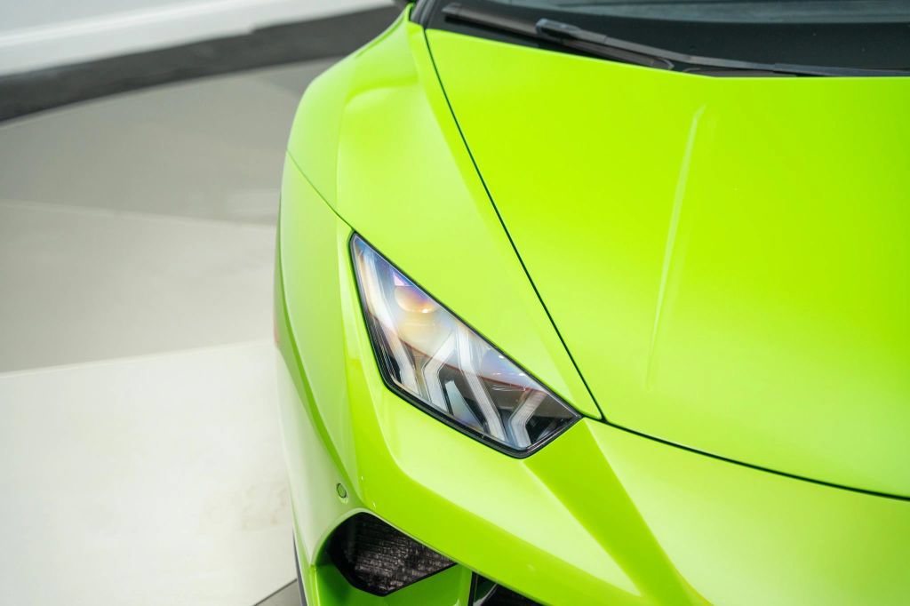 Used 2019 Lamborghini Huracan Performante AWD/4WD image 21