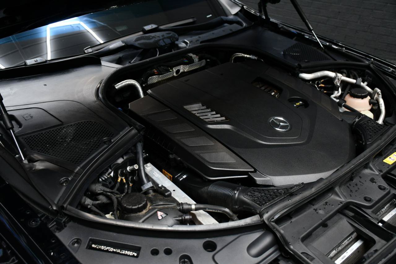 Used 2022 Mercedes-Benz S 580 4MATIC Sedan w/ AMG Line Package image 11