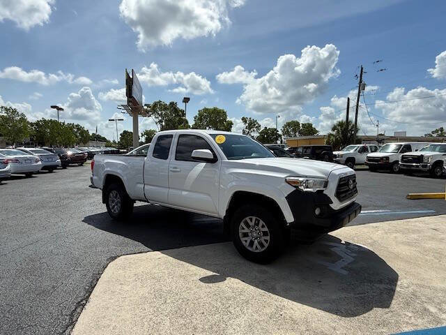 Used 2017 Toyota Tacoma SR5 w/ Tow Package image 3