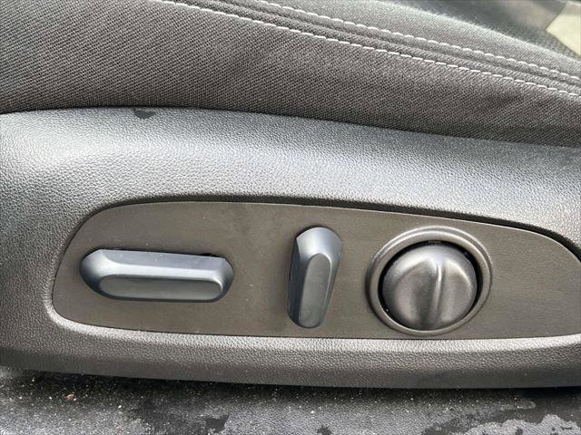 Used 2022 GMC Terrain SLE w/ Driver Convenience Package image 17