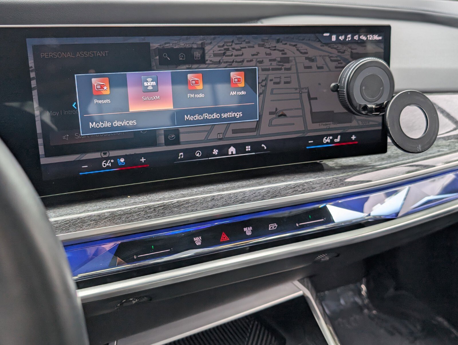 Used 2023 BMW 740i image 27