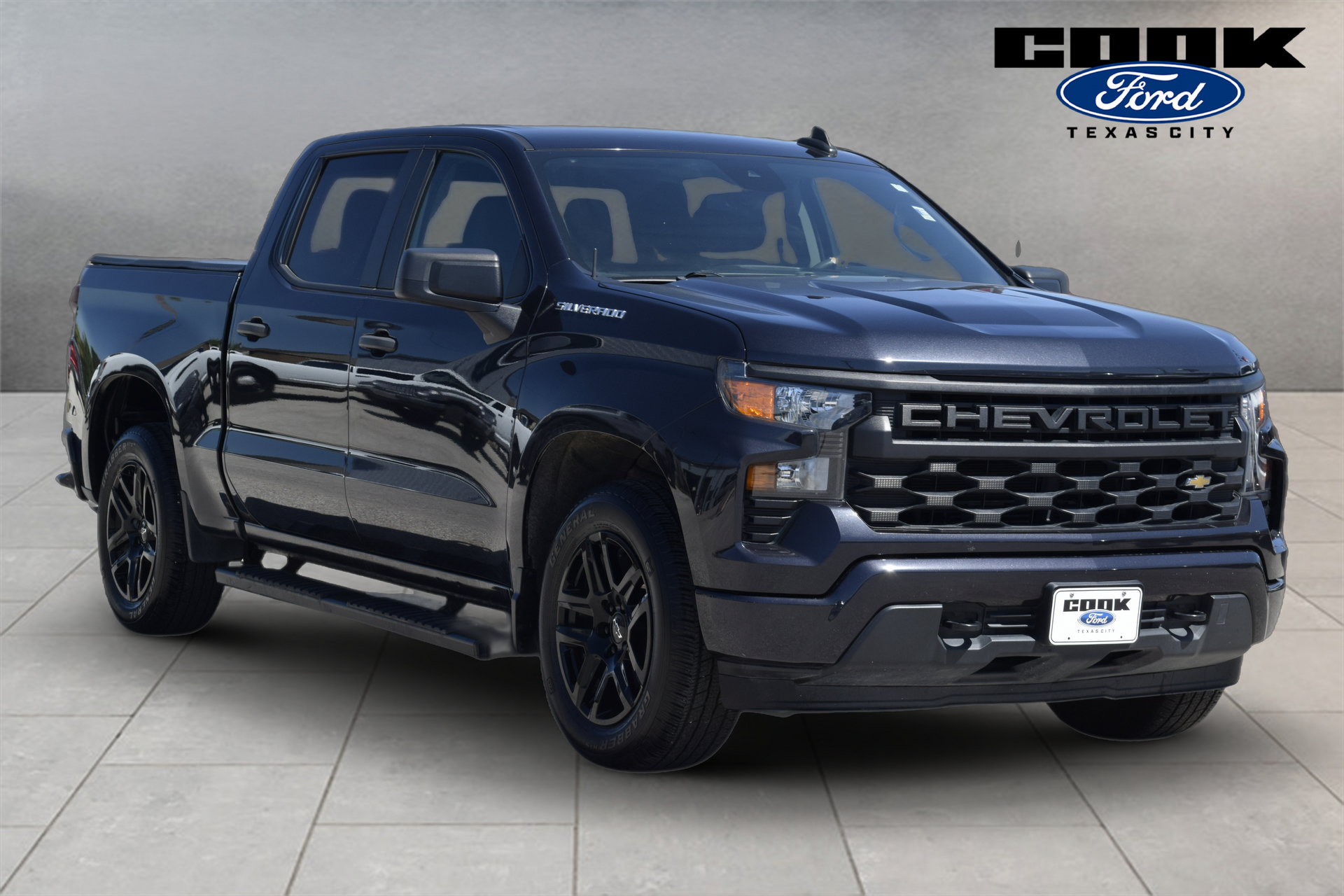 Used 2023 Chevrolet Silverado 1500 Custom RWD image 2