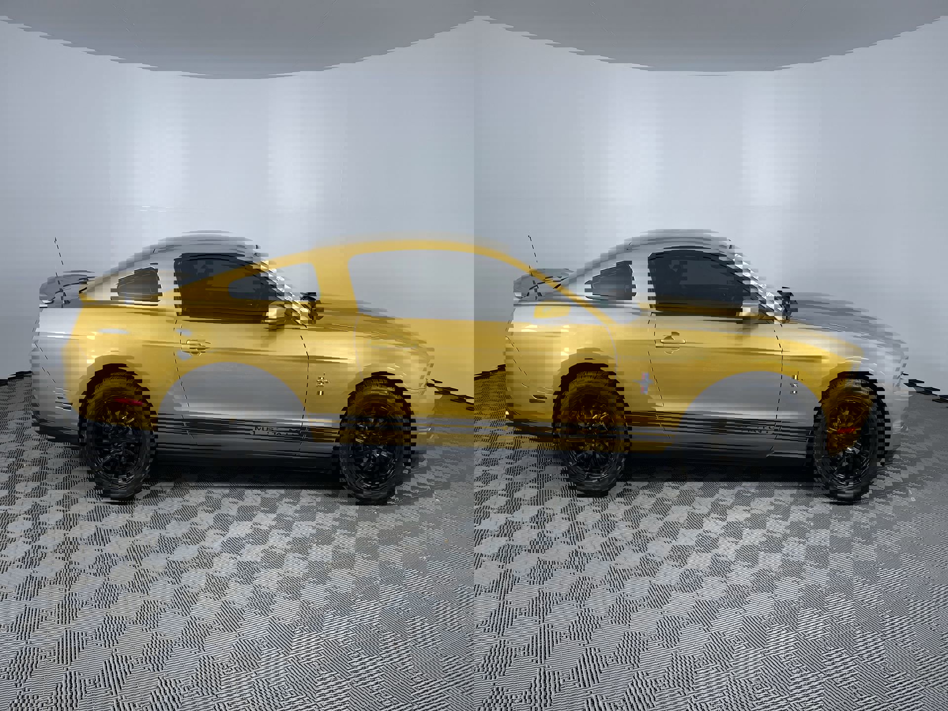 Used 2010 Ford Mustang Coupe image 10