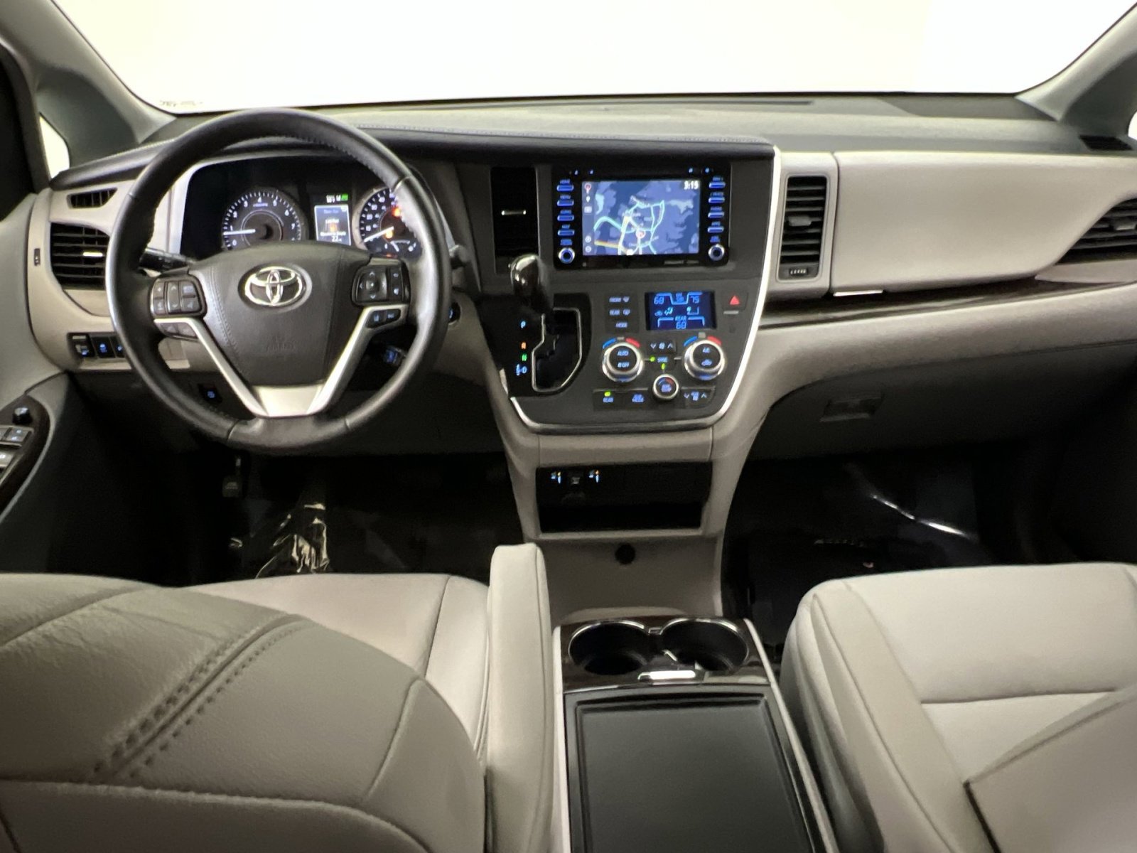 Used 2019 Toyota Sienna XLE w/ XLE Navigation Package image 21