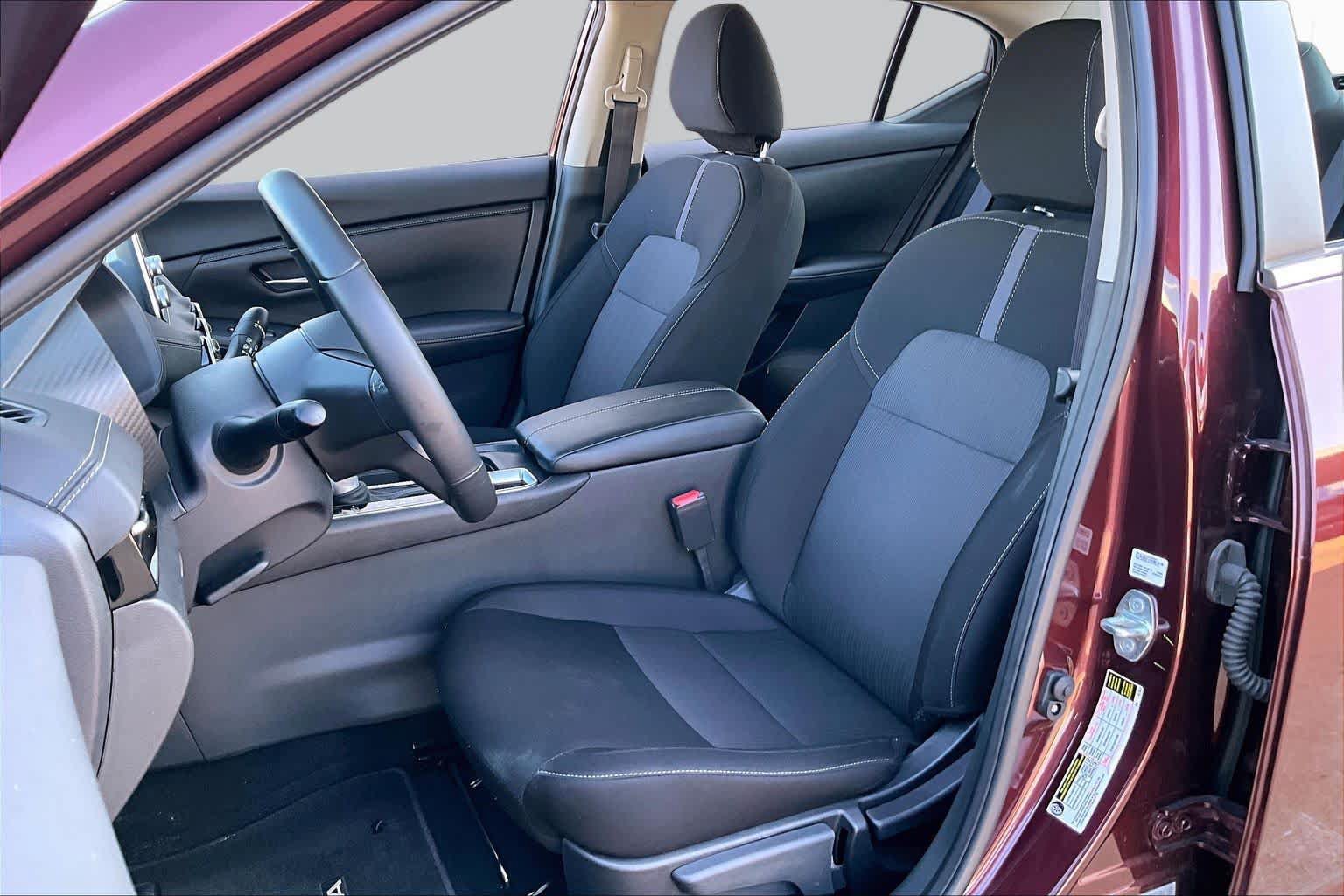 Used 2025 Nissan Sentra SV w/ All-Weather Package FWD image 7