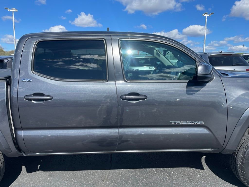 Used 2023 Toyota Tacoma SR5 AWD/4WD image 25