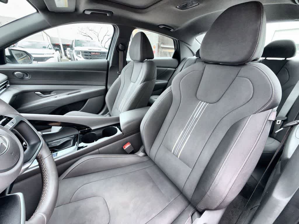 Used 2025 Hyundai Elantra SEL FWD image 11