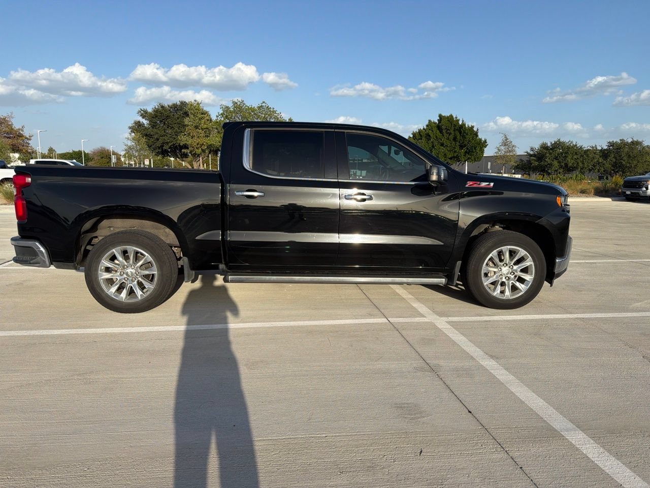 Used 2019 Chevrolet Silverado 1500 LTZ w/ LTZ Premium Package AWD/4WD image 2