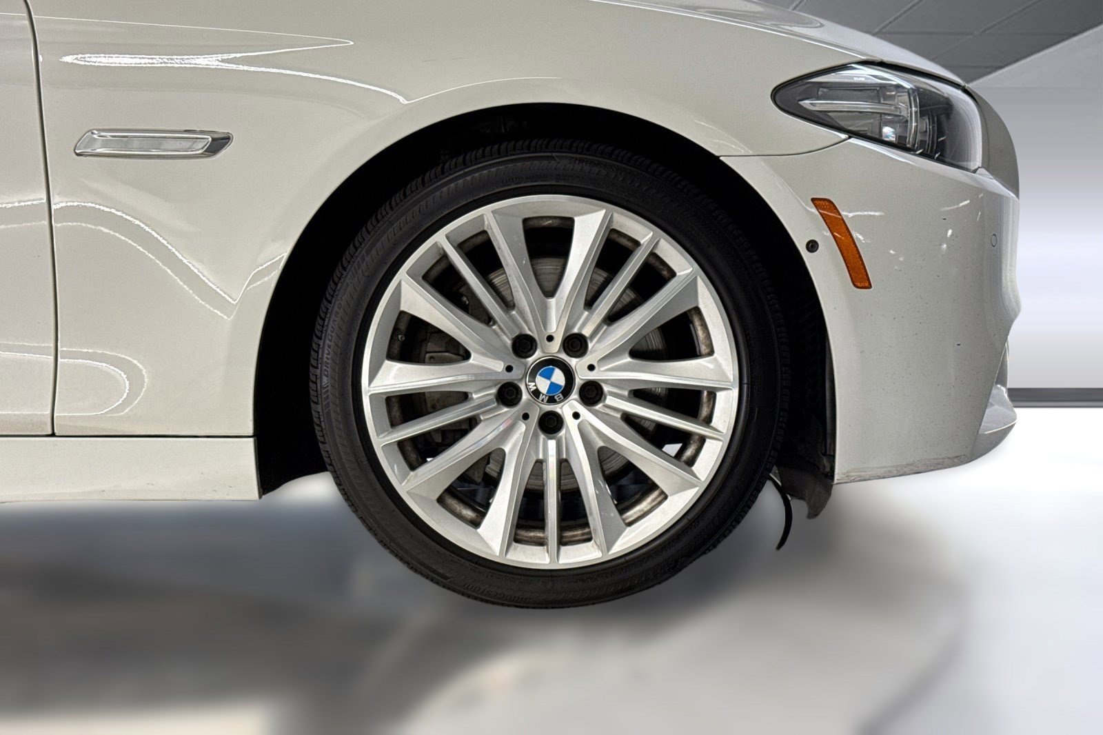 Used 2016 BMW 550i xDrive Sedan AWD/4WD image 11