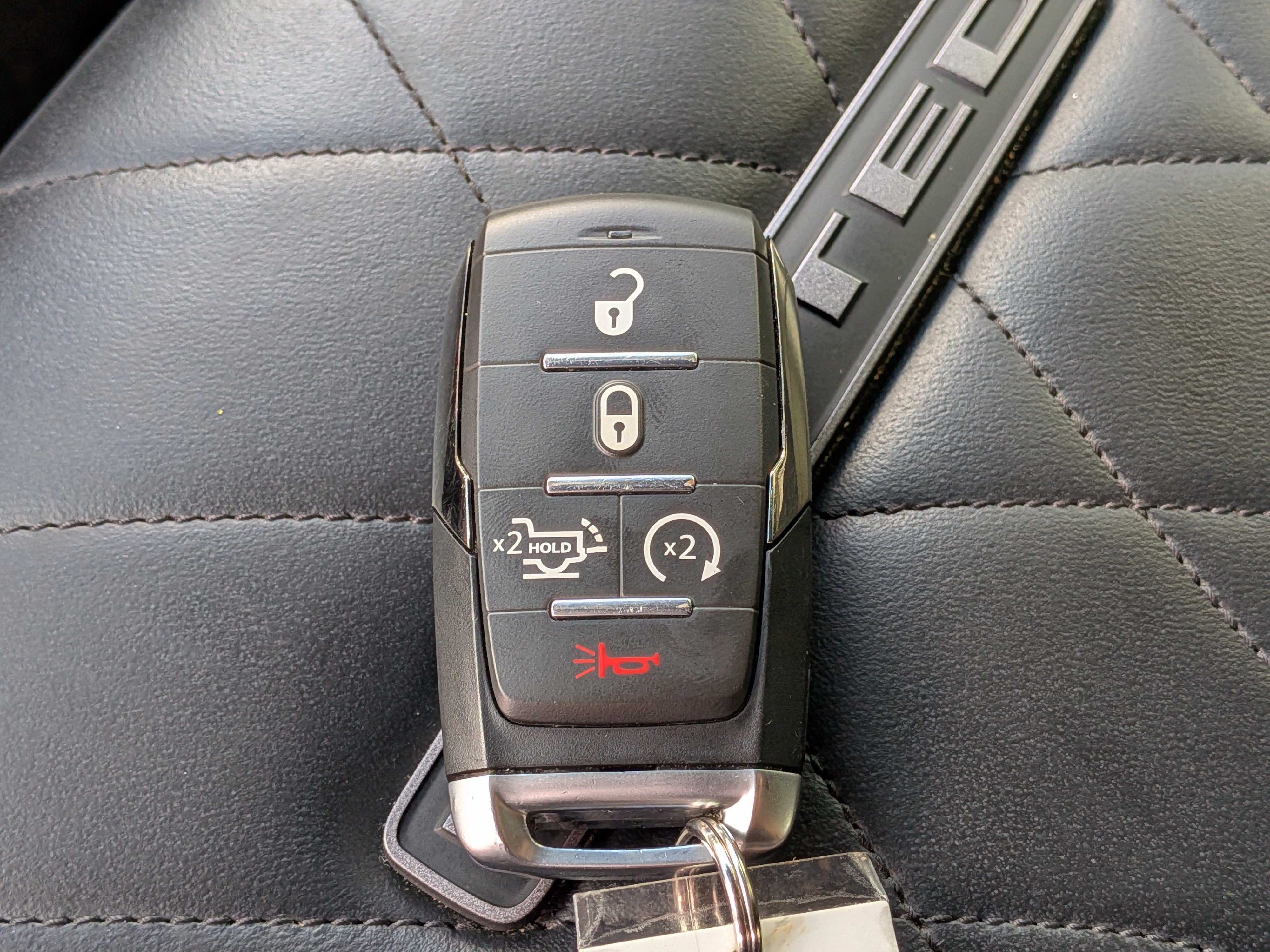 Used 2025 RAM 2500 Limited AWD/4WD image 33