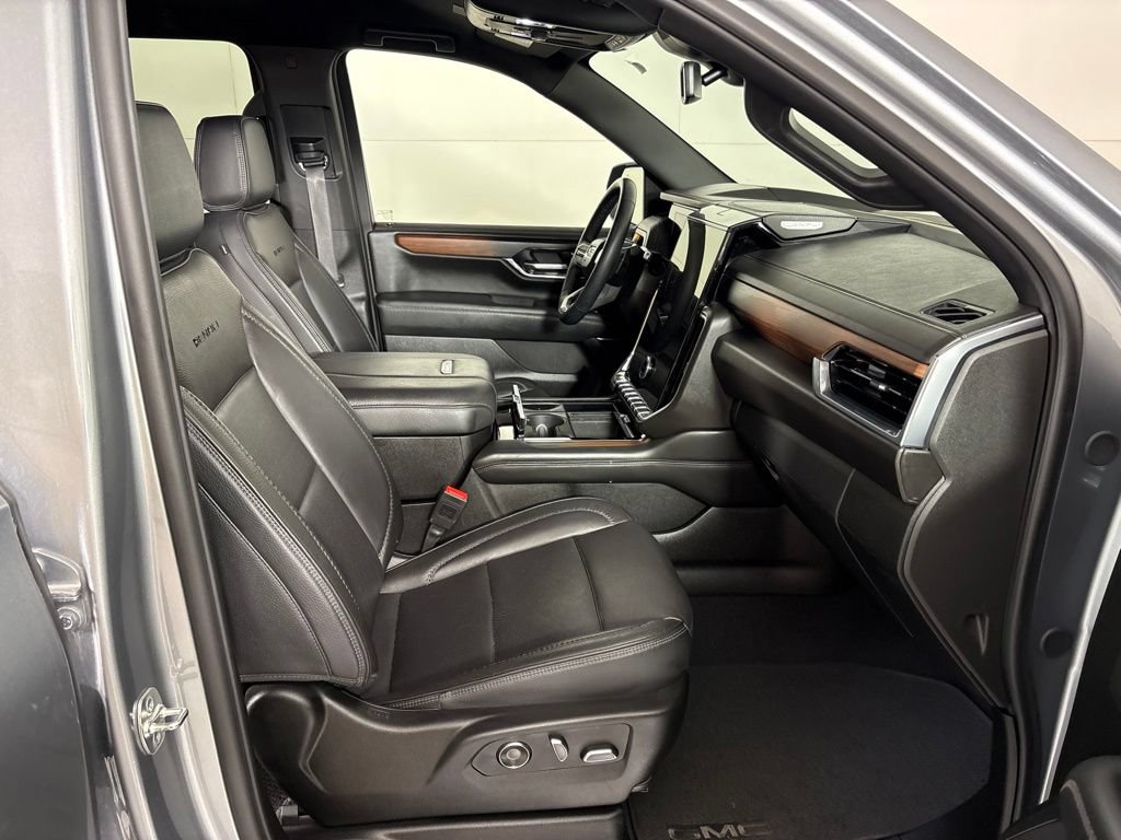 Used 2025 GMC Yukon XL Denali AWD/4WD image 21