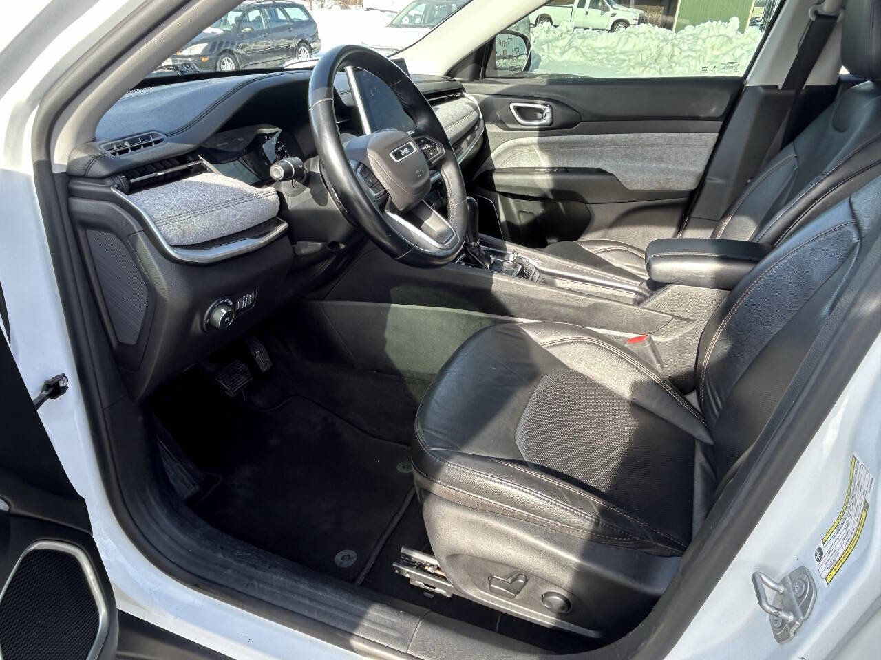 Used 2022 Jeep Compass Latitude image 10