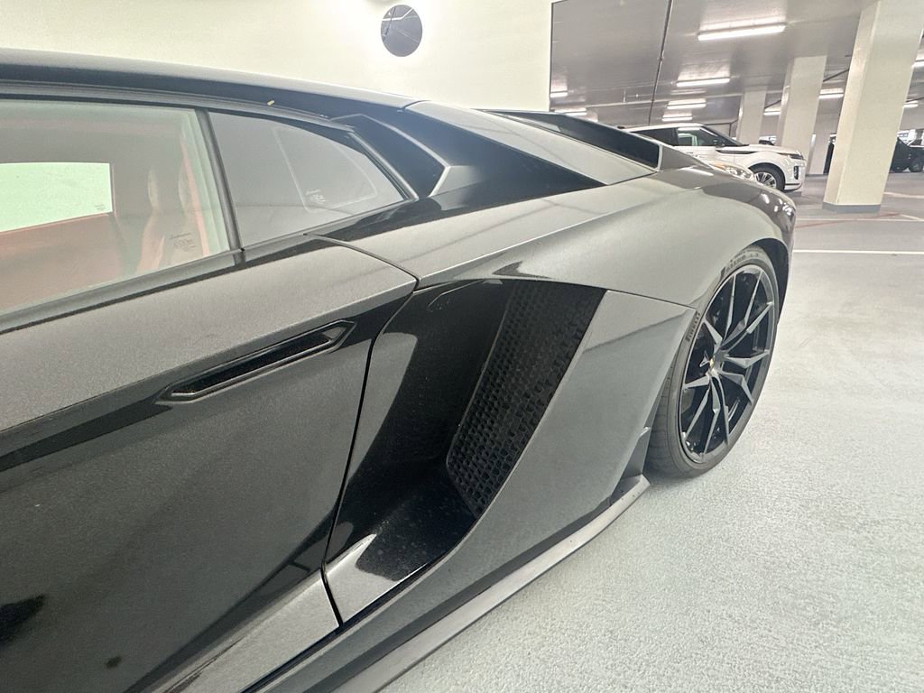 Used 2018 Lamborghini Aventador S image 25