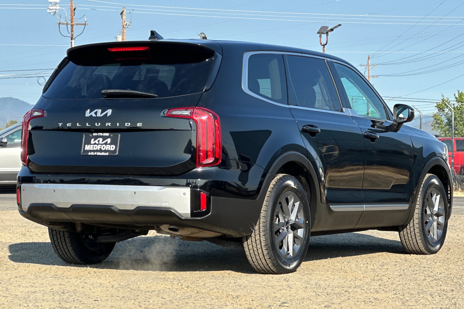 Used 2024 Kia Telluride LX FWD image 4