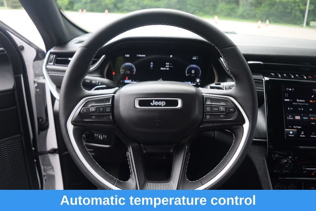 Used 2023 Jeep Grand Cherokee Altitude AWD/4WD image 4
