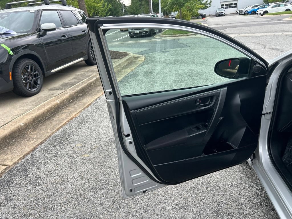 Used 2018 Toyota Corolla L FWD image 28