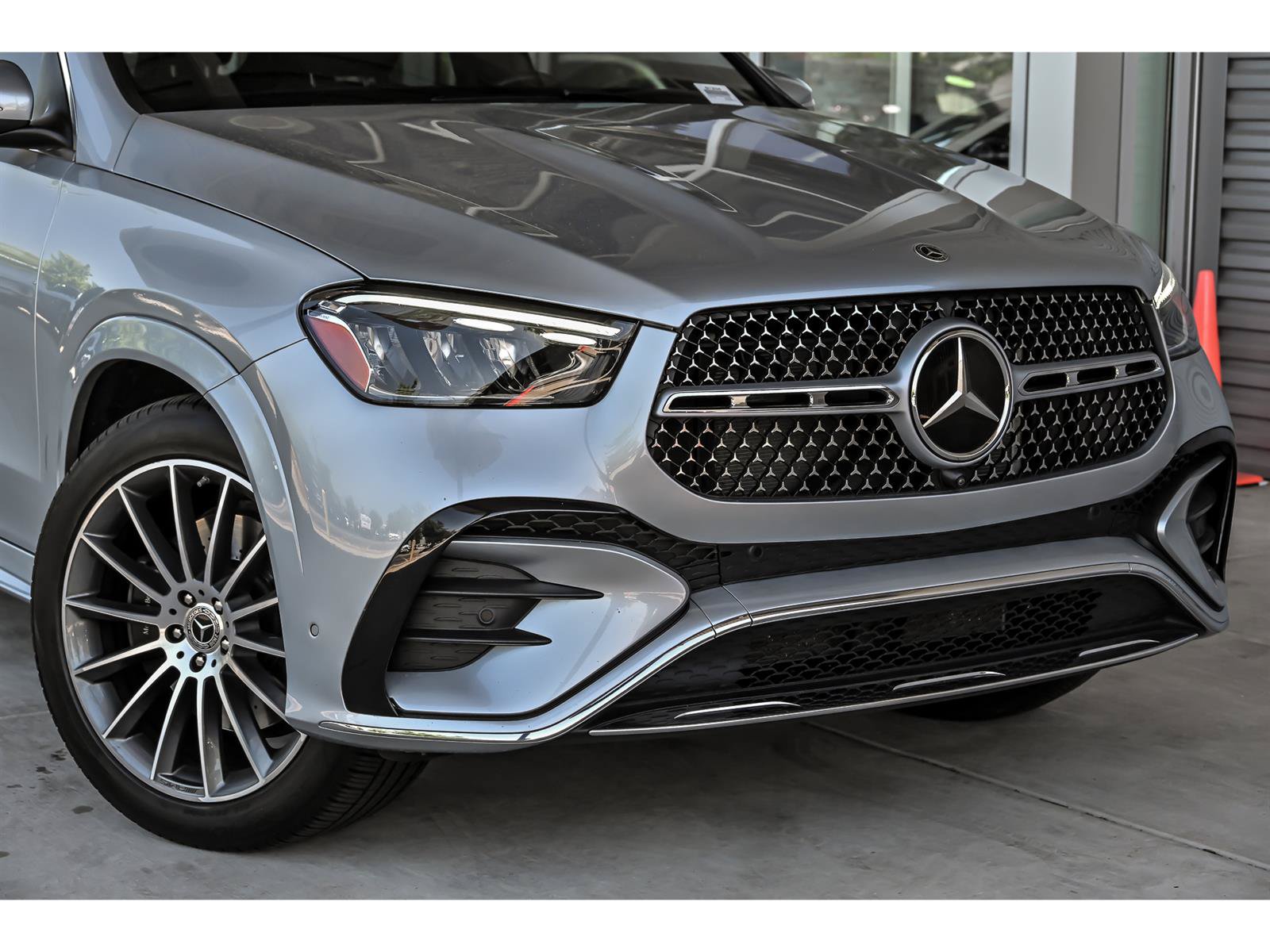 Certified 2024 Mercedes-Benz GLE 450 4MATIC image 2