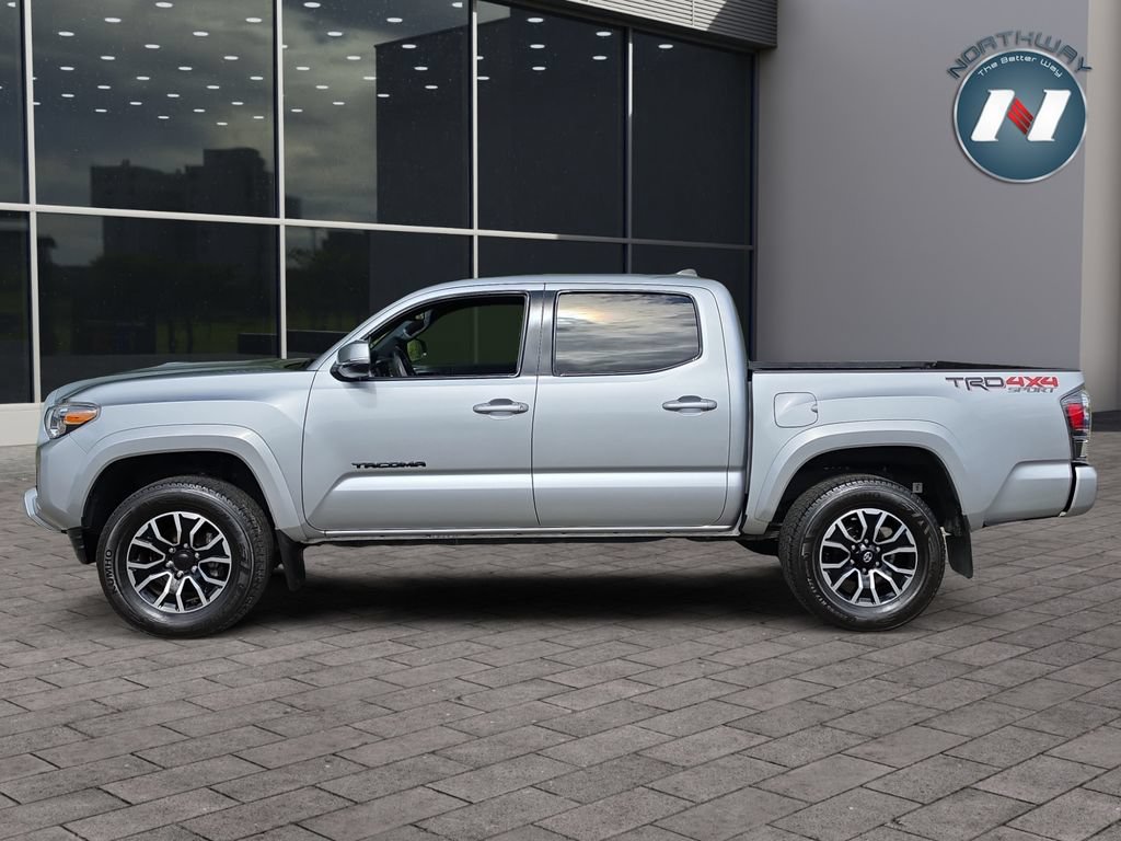 Used 2022 Toyota Tacoma TRD Sport AWD/4WD image 2
