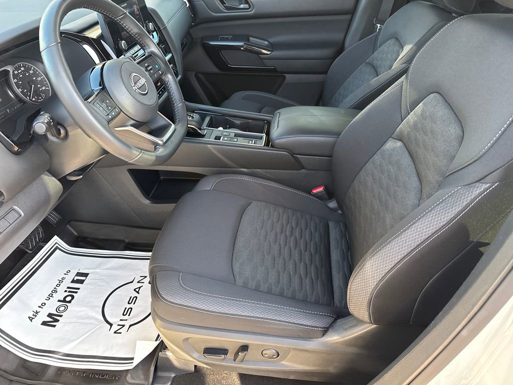Used 2023 Nissan Pathfinder SV image 18