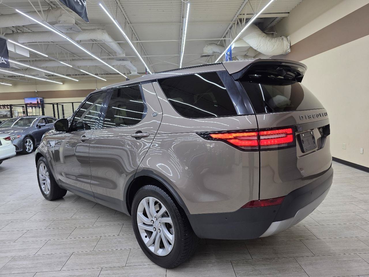 Used 2017 Land Rover Discovery HSE AWD/4WD image 8