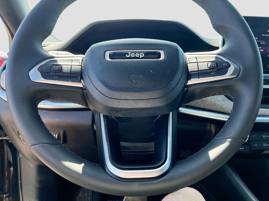 Used 2025 Jeep Compass Latitude AWD/4WD image 11