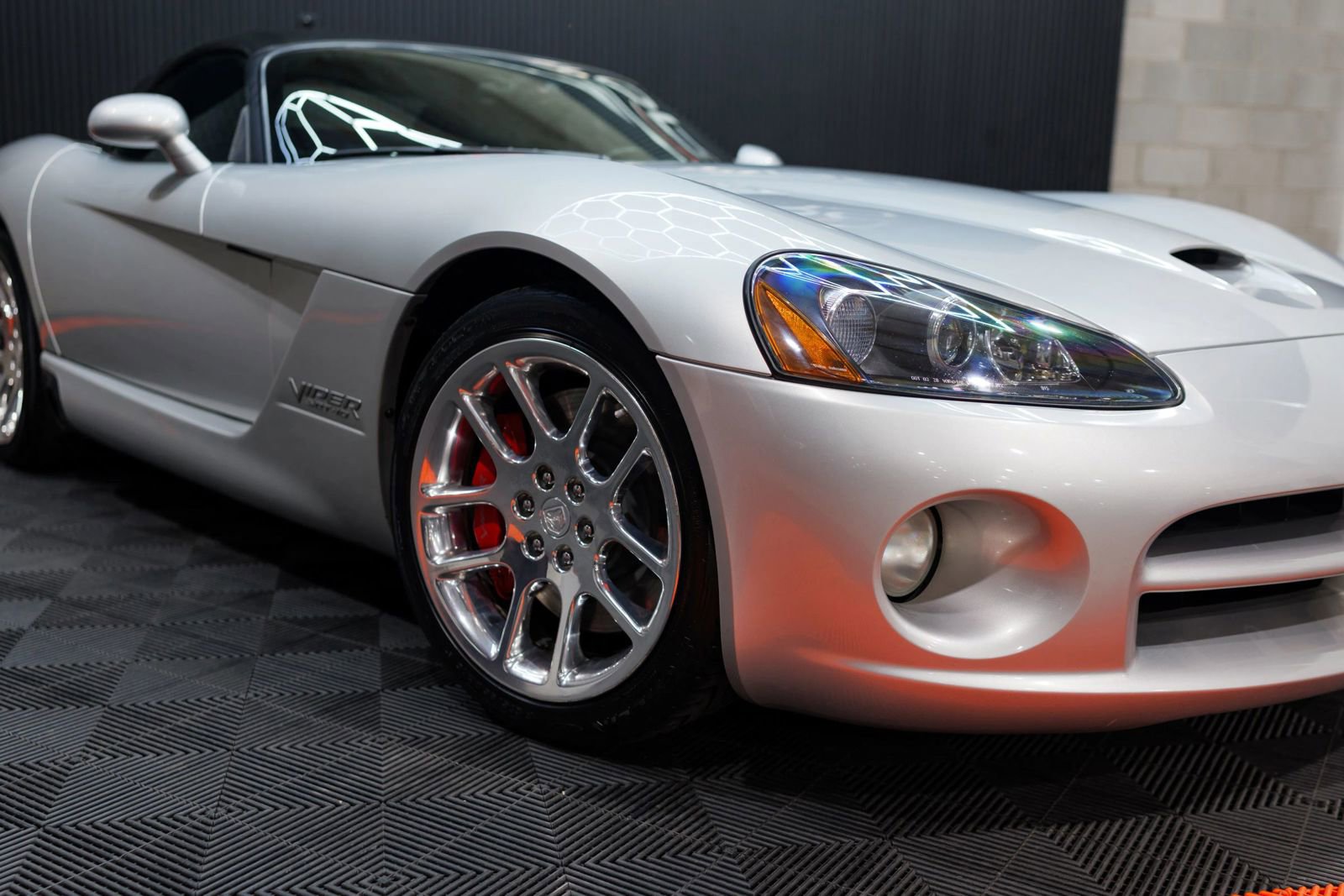 Used 2004 Dodge Viper SRT-10 image 6