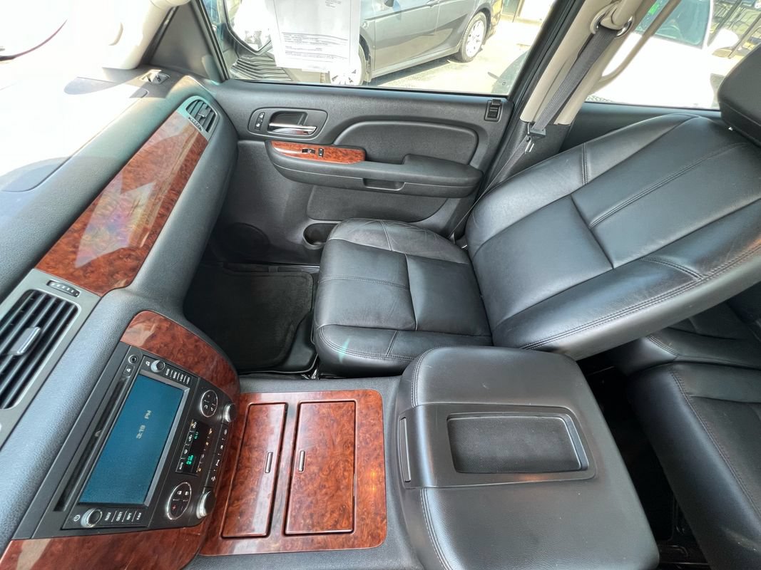 Used 2008 Chevrolet Avalanche LTZ w/ LTZ Preferred Equipment Group AWD/4WD image 17