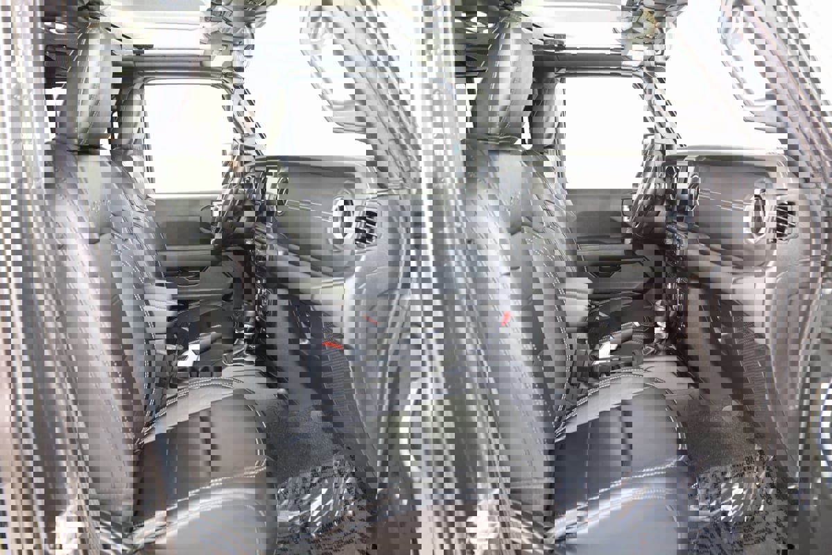 Used 2022 Jeep Wrangler Unlimited Sahara w/ Cold Weather Group image 15