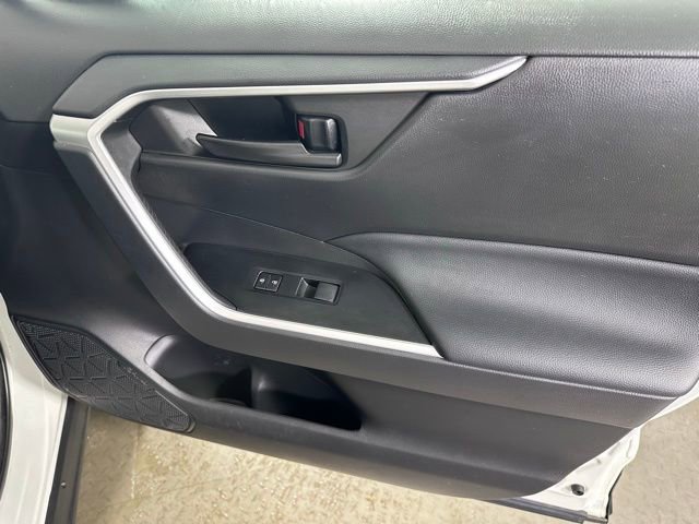 Used 2023 Toyota RAV4 LE image 9