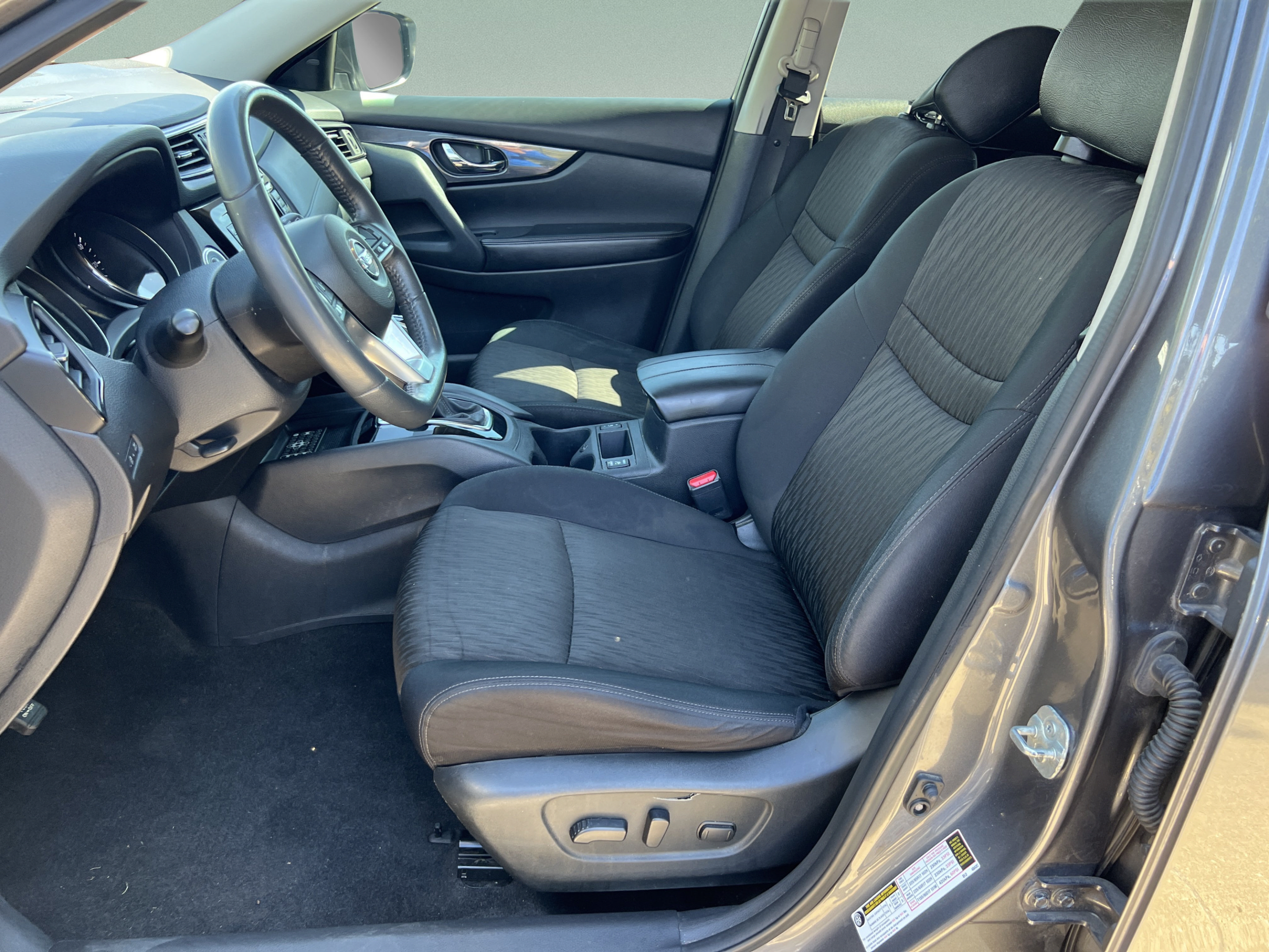 Used 2017 Nissan Rogue SV w/ Sun & Sound Touring Package FWD image 15