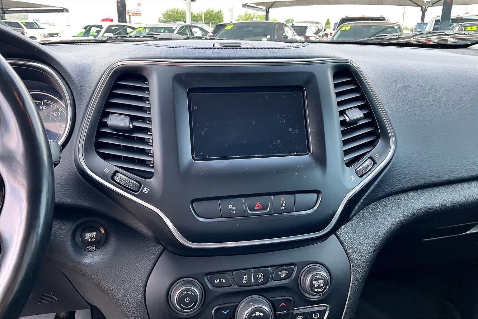 Used 2021 Jeep Cherokee Latitude Plus FWD image 27