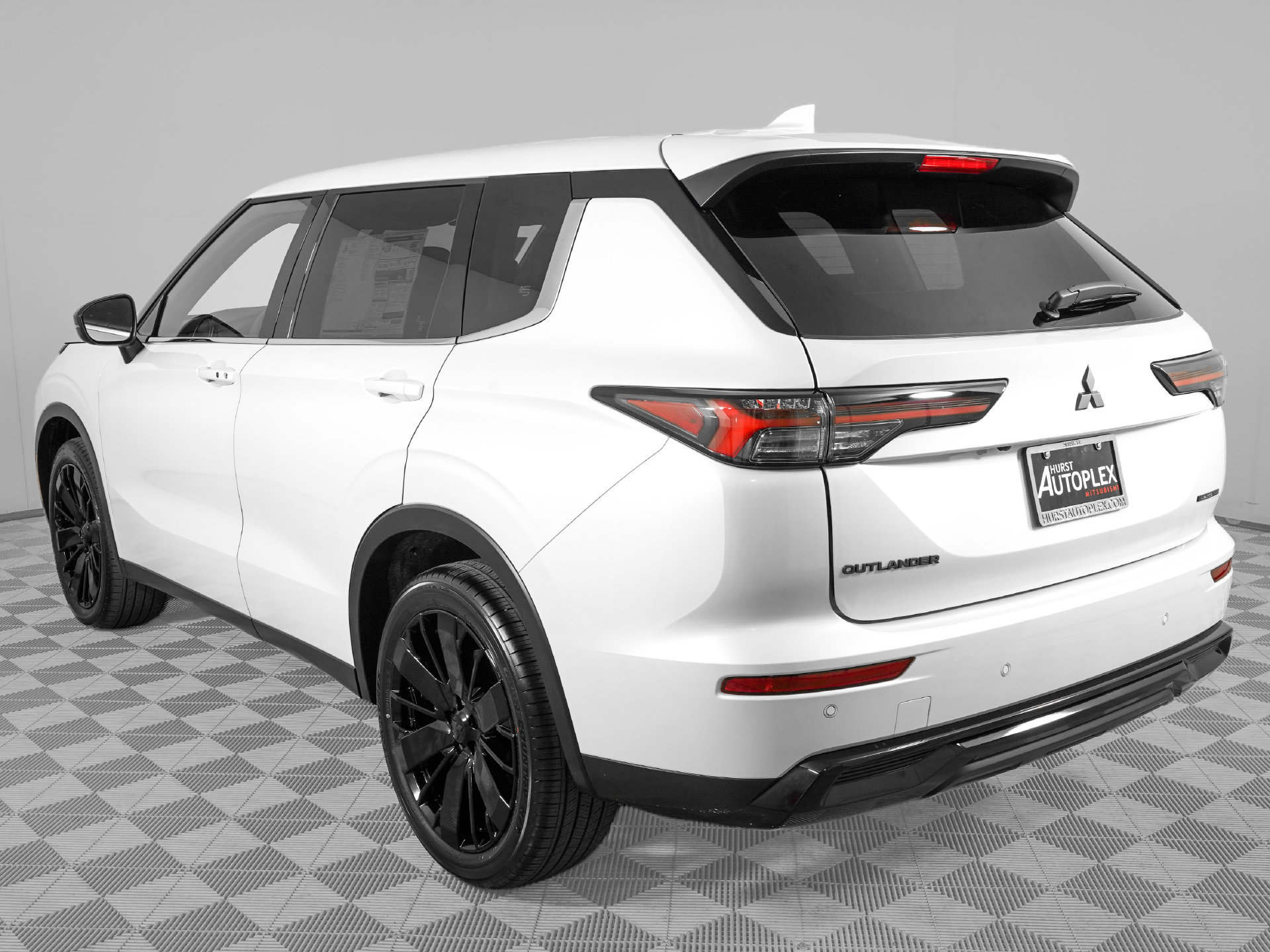 New 2026 Mitsubishi Outlander LE FWD image 8