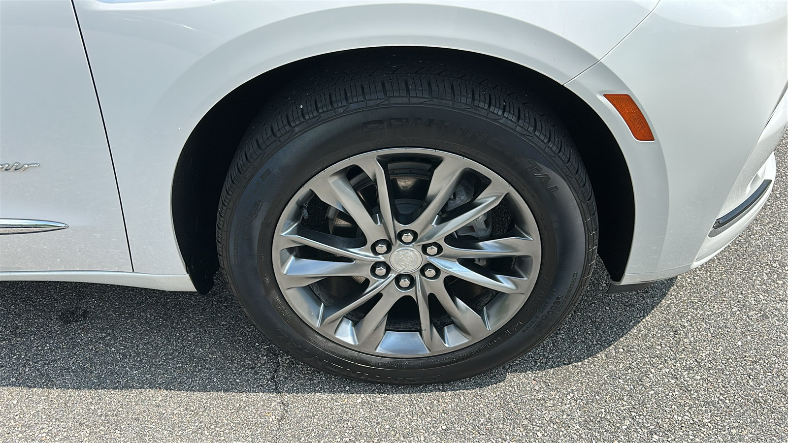 Used 2022 Buick Enclave Avenir w/ Avenir Technology Package AWD/4WD image 9