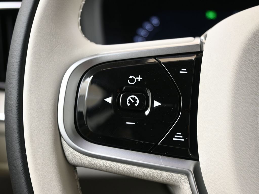 New 2026 Volvo XC60 T8 Ultra image 25