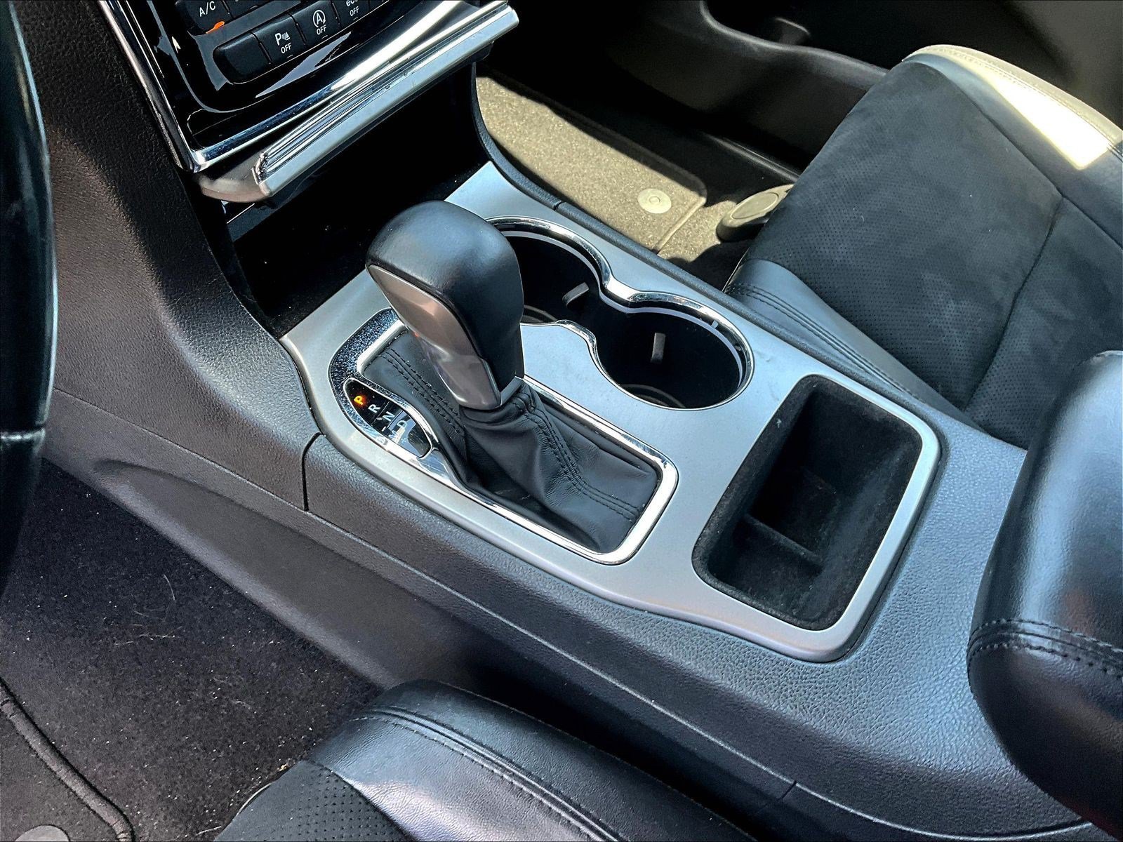 Used 2019 Jeep Grand Cherokee Laredo w/ Laredo X Package RWD image 18