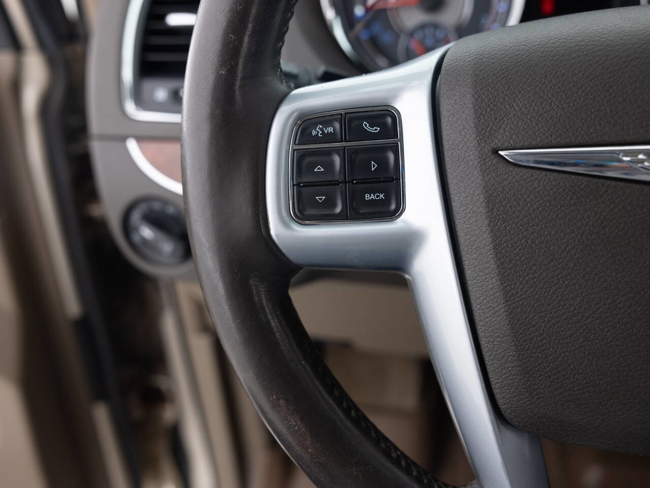 Used 2012 Chrysler Town & Country Touring-L w/ Entertainment Group #2 image 39