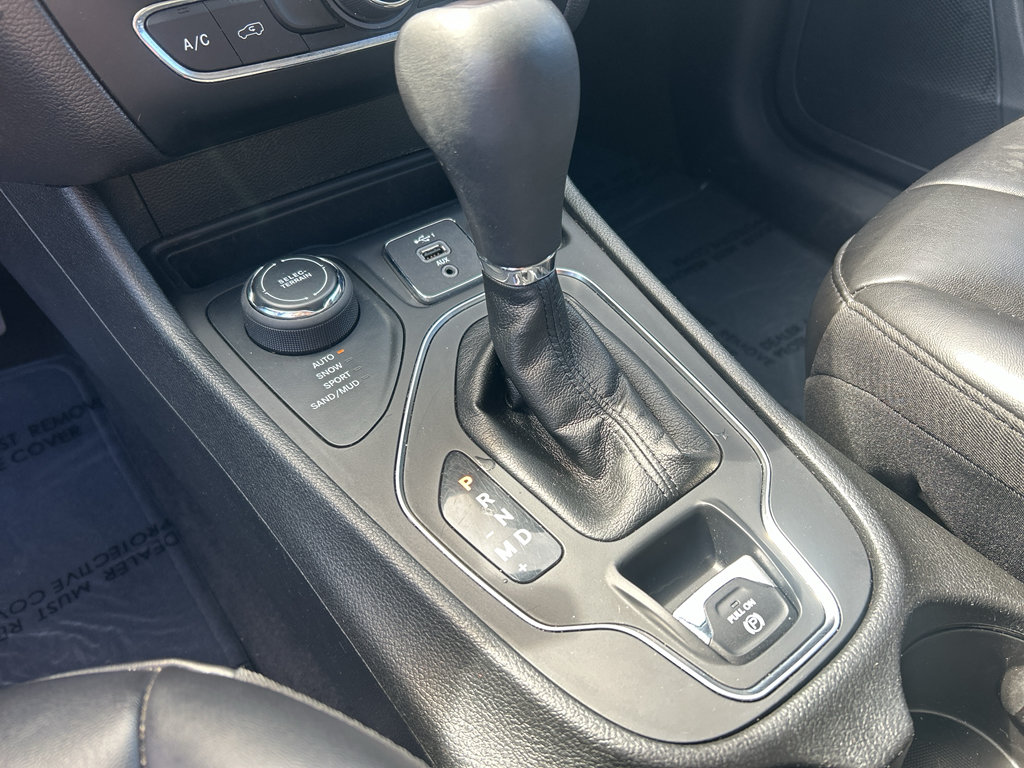 Used 2021 Jeep Cherokee Latitude Plus AWD/4WD image 21