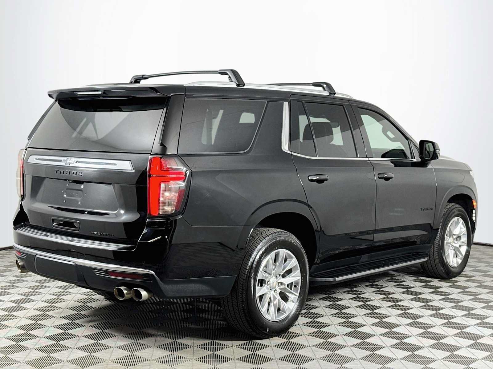 Used 2023 Chevrolet Tahoe Premier w/ Premium Package AWD/4WD image 5