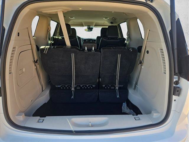 Used 2023 Chrysler Pacifica Touring-L FWD image 6