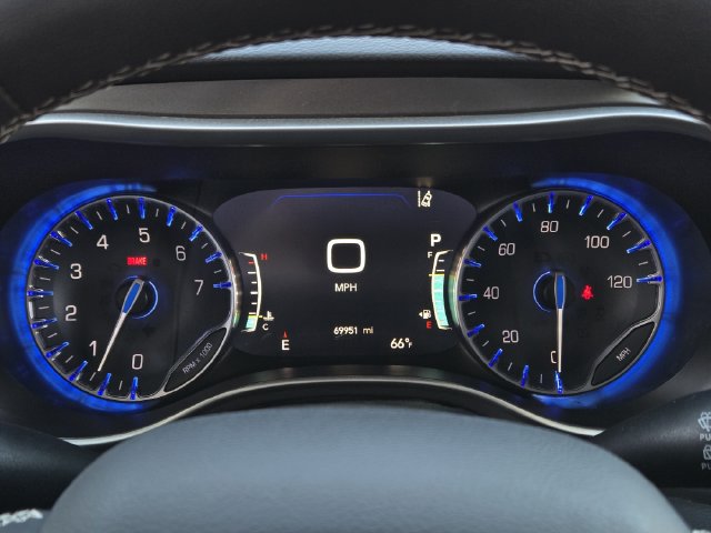 Used 2024 Chrysler Pacifica Touring-L FWD image 16