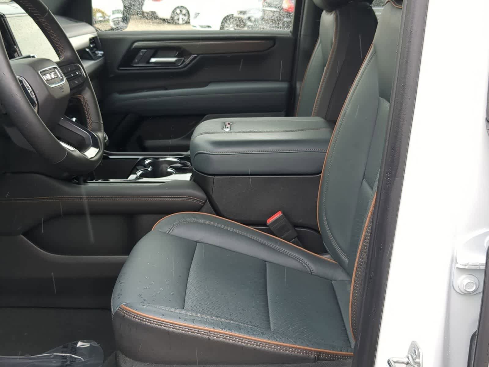 Used 2025 GMC Yukon AT4 w/ AT4 Premium Package AWD/4WD image 16