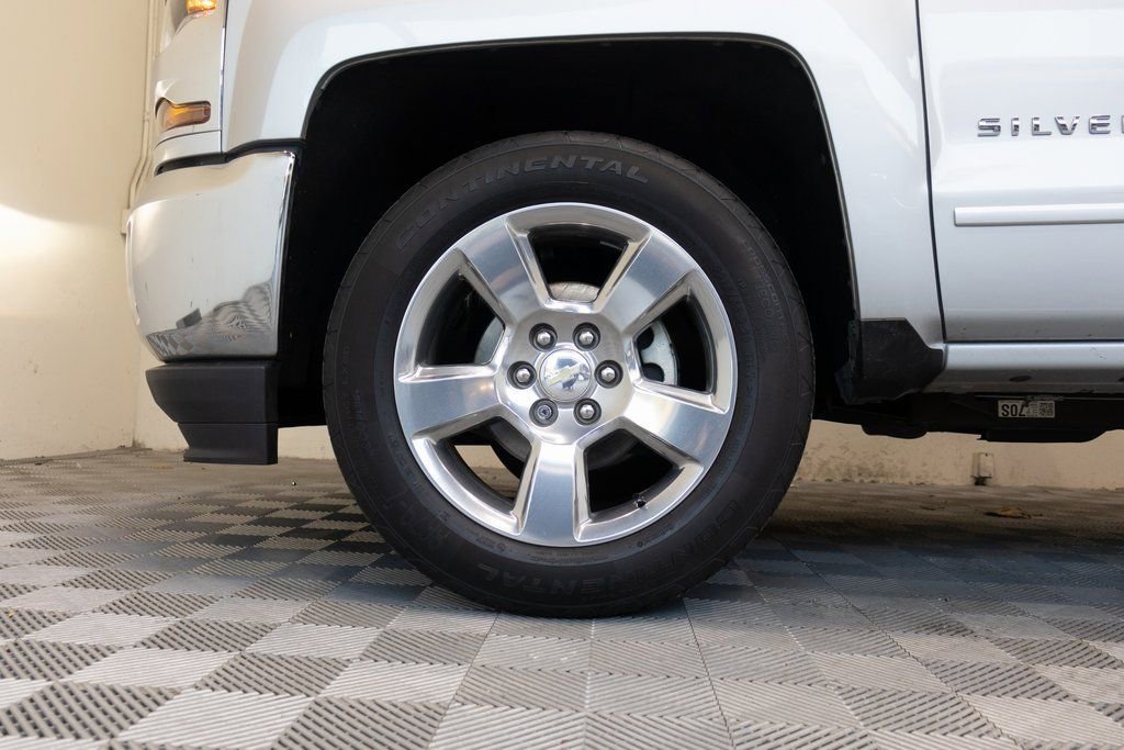 Used 2017 Chevrolet Silverado 1500 LT w/ LT Convenience Package image 9