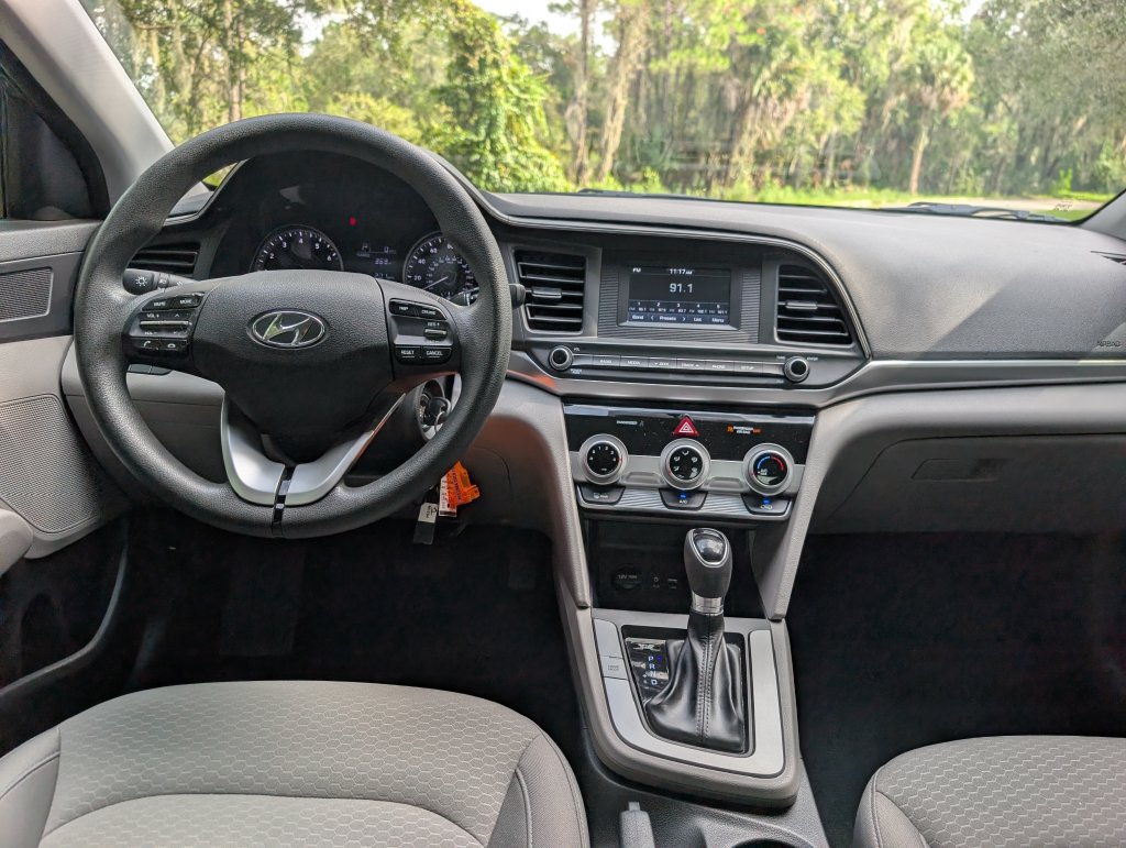 Used 2019 Hyundai Elantra SE FWD image 11