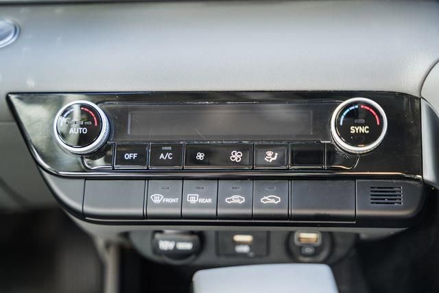 Used 2022 Hyundai Elantra SEL image 18